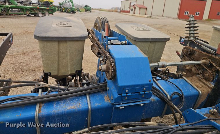 image for item EI8686 1996 Kinze 2200 planter