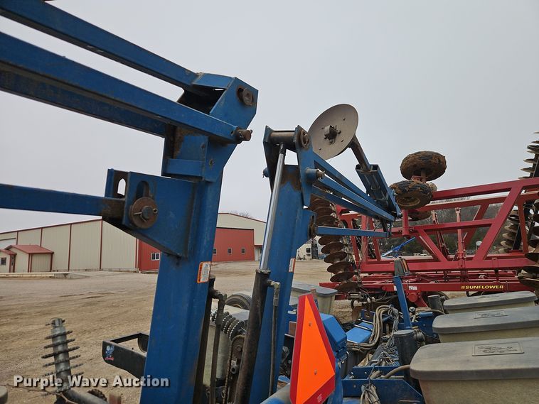 image for item EI8686 1996 Kinze 2200 planter