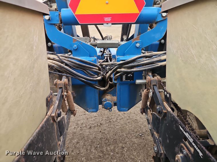 image for item EI8686 1996 Kinze 2200 planter