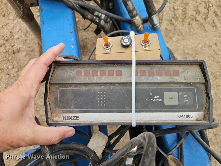 image for item EI8686 1996 Kinze 2200 planter