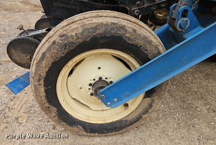 image for item EI8686 1996 Kinze 2200 planter