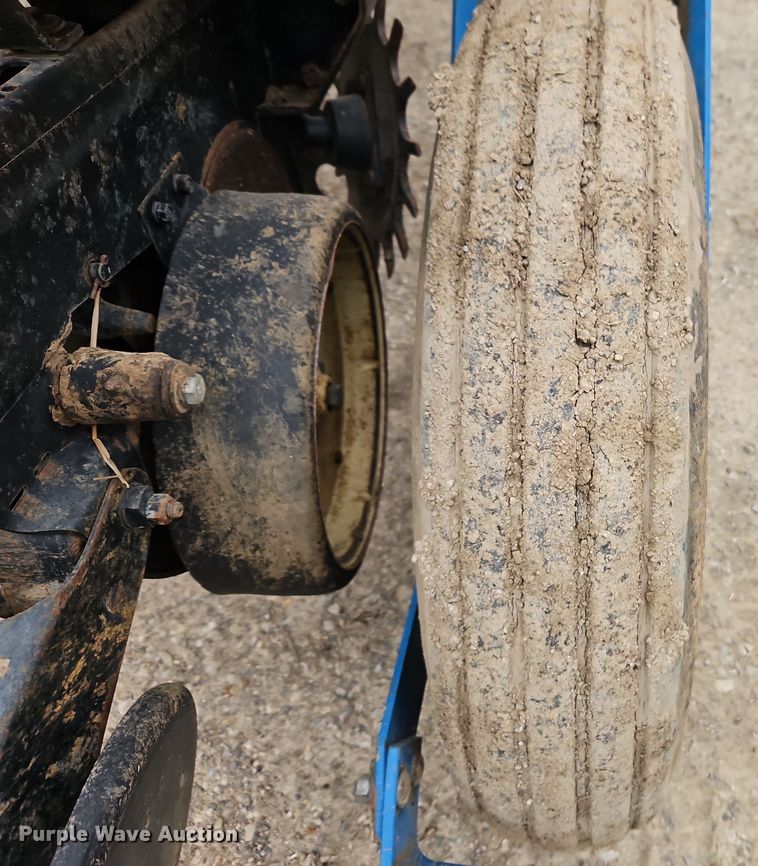 image for item EI8686 1996 Kinze 2200 planter