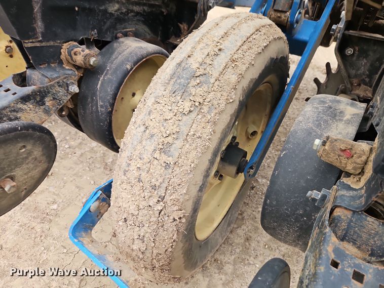 image for item EI8686 1996 Kinze 2200 planter