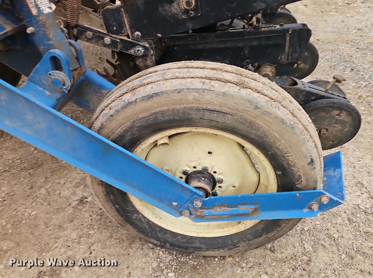 image for item EI8686 1996 Kinze 2200 planter