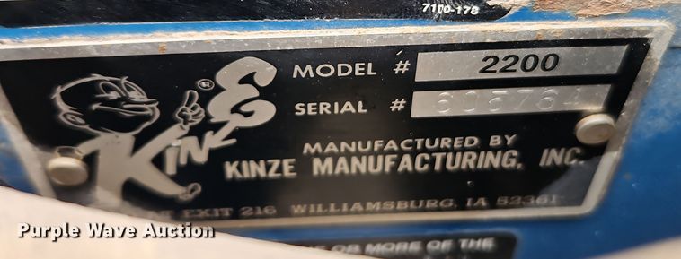 image for item EI8686 1996 Kinze 2200 planter