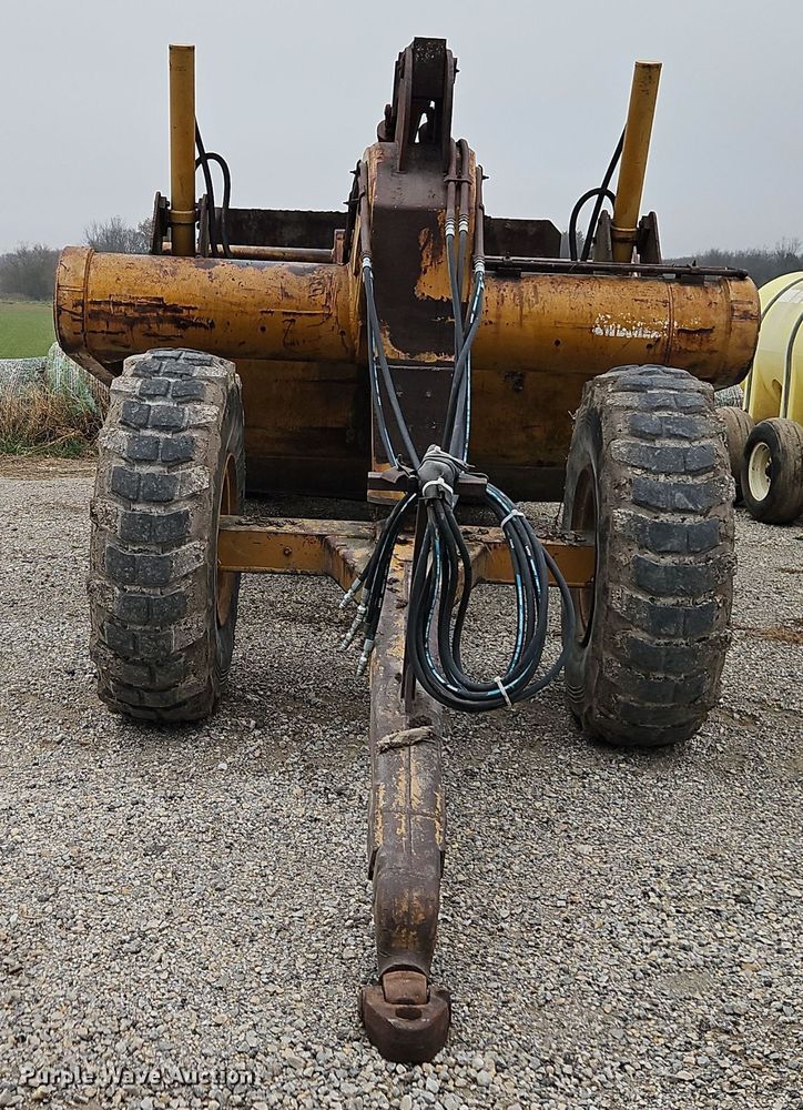 image for item EI8687 Caterpillar scraper