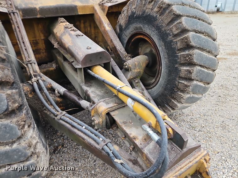 image for item EI8687 Caterpillar scraper