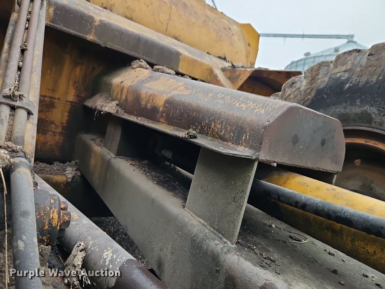 image for item EI8687 Caterpillar scraper