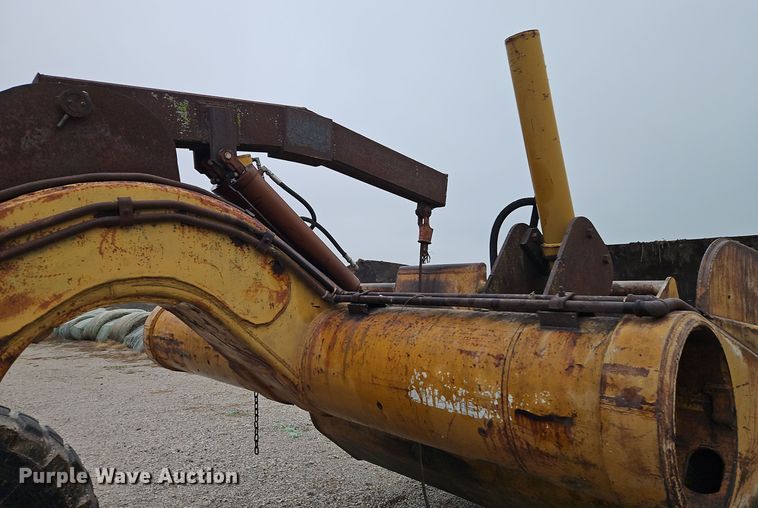 image for item EI8687 Caterpillar scraper