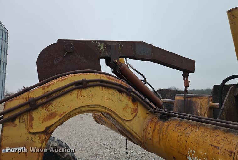 image for item EI8687 Caterpillar scraper