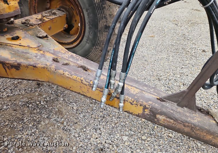 image for item EI8687 Caterpillar scraper