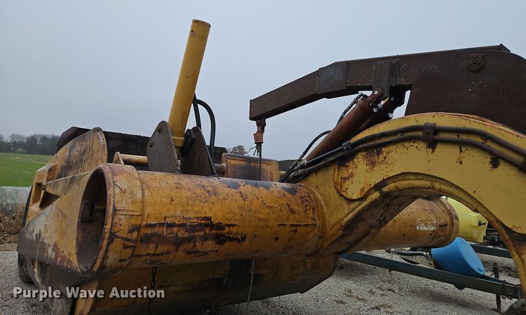 image for item EI8687 Caterpillar scraper