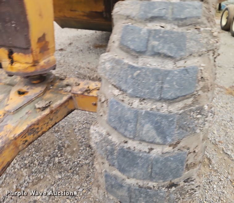 image for item EI8687 Caterpillar scraper