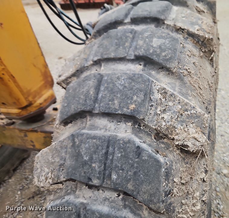 image for item EI8687 Caterpillar scraper