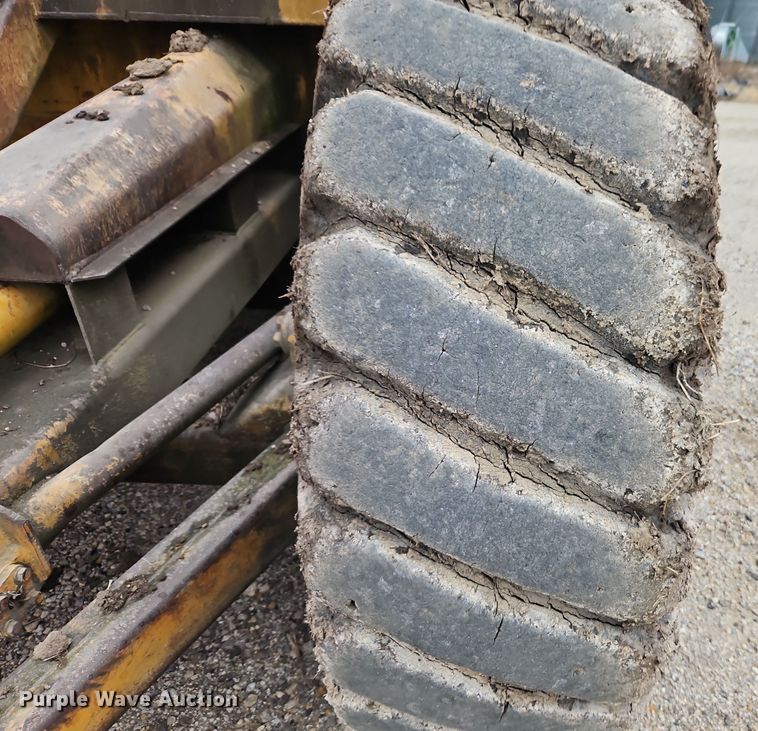 image for item EI8687 Caterpillar scraper