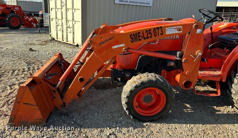 image for item EJ5192 Kubota L2501D MFWD tractor