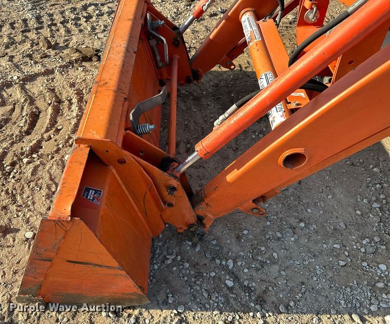 image for item EJ5192 Kubota L2501D MFWD tractor