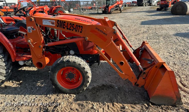 image for item EJ5192 Kubota L2501D MFWD tractor