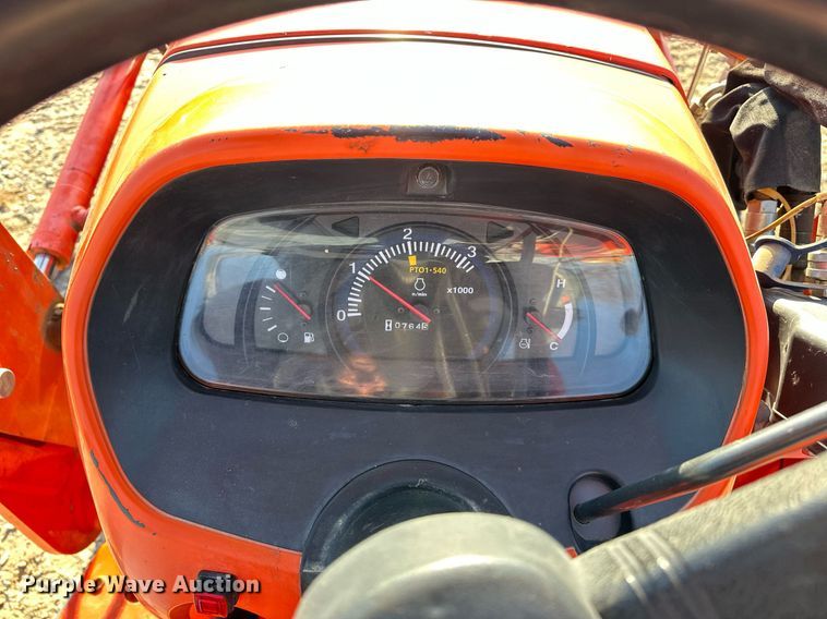 image for item EJ5192 Kubota L2501D MFWD tractor