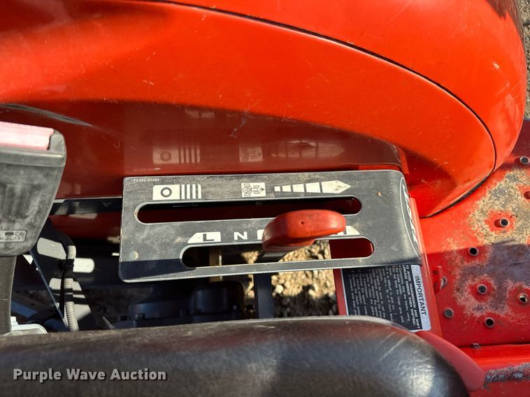 image for item EJ5192 Kubota L2501D MFWD tractor