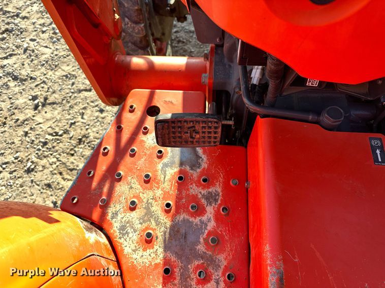 image for item EJ5192 Kubota L2501D MFWD tractor