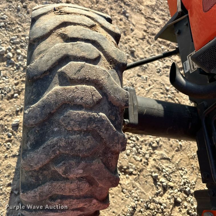 image for item EJ5192 Kubota L2501D MFWD tractor