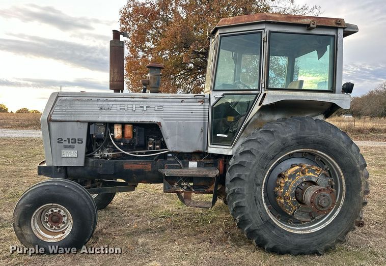 image for item EJ5220 White Field Boss 2-135 tractor