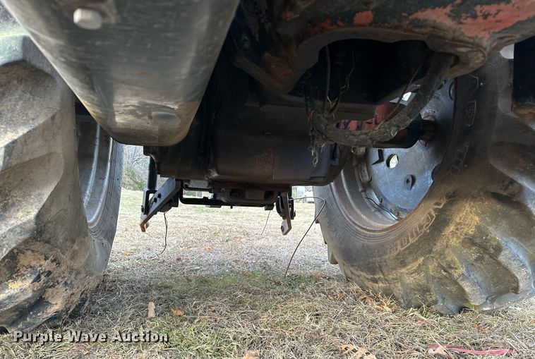 image for item EJ5220 White Field Boss 2-135 tractor