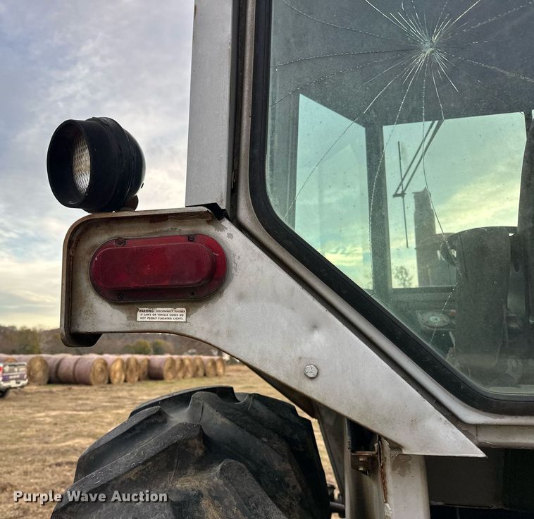 image for item EJ5220 White Field Boss 2-135 tractor