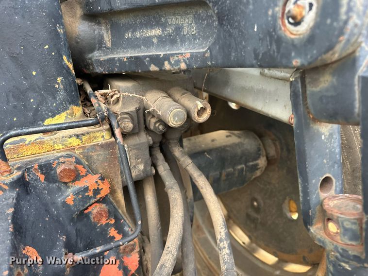 image for item EJ5220 White Field Boss 2-135 tractor