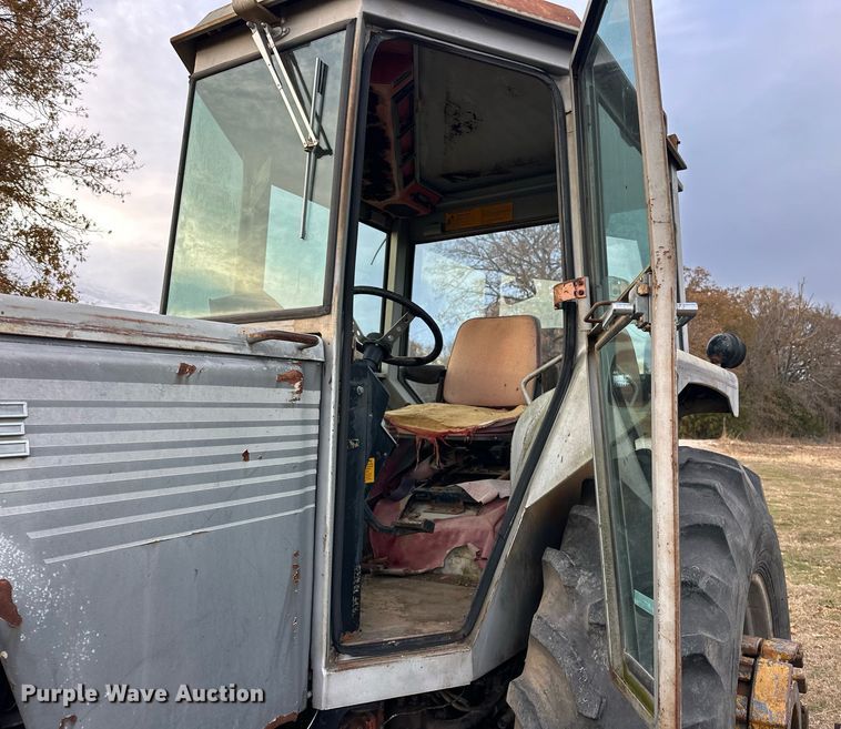 image for item EJ5220 White Field Boss 2-135 tractor