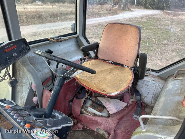 image for item EJ5220 White Field Boss 2-135 tractor