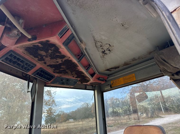 image for item EJ5220 White Field Boss 2-135 tractor