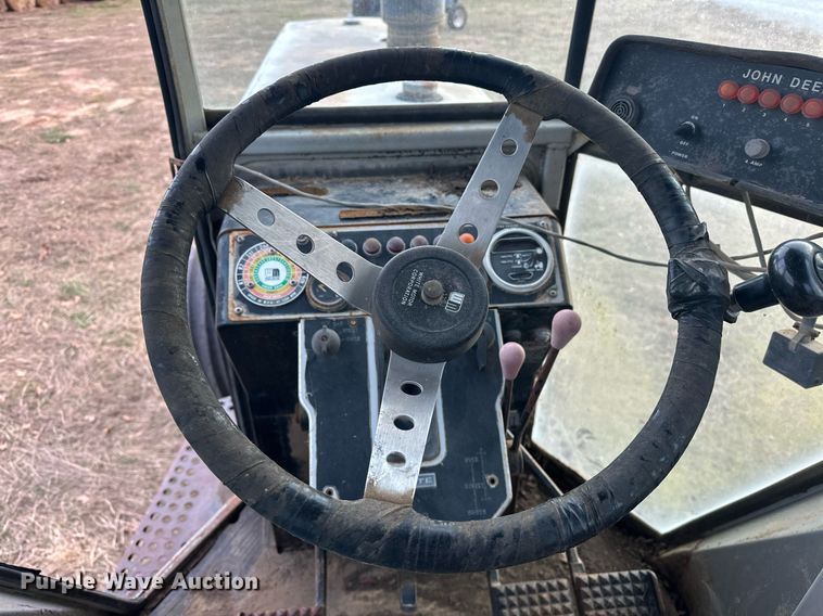 image for item EJ5220 White Field Boss 2-135 tractor