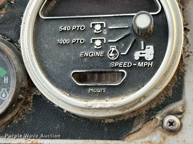 image for item EJ5220 White Field Boss 2-135 tractor