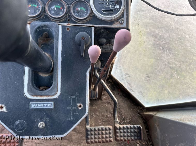 image for item EJ5220 White Field Boss 2-135 tractor