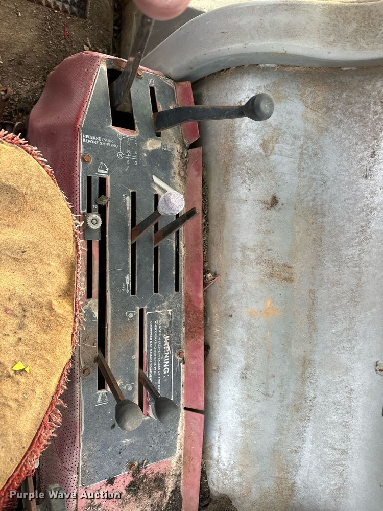 image for item EJ5220 White Field Boss 2-135 tractor