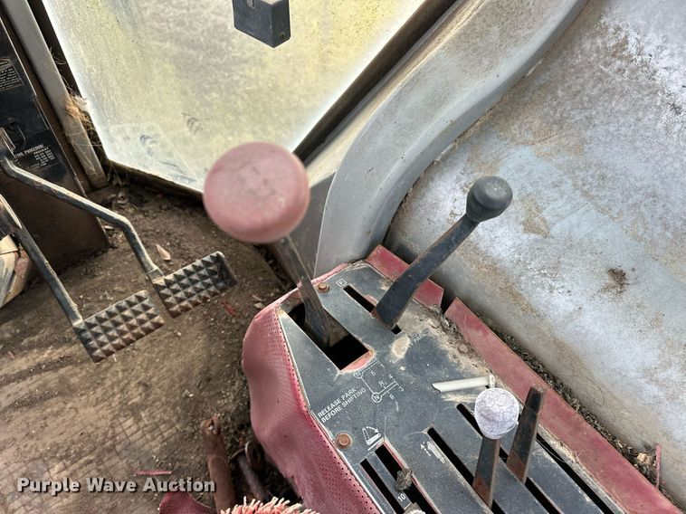 image for item EJ5220 White Field Boss 2-135 tractor