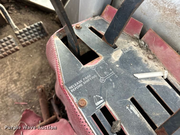 image for item EJ5220 White Field Boss 2-135 tractor