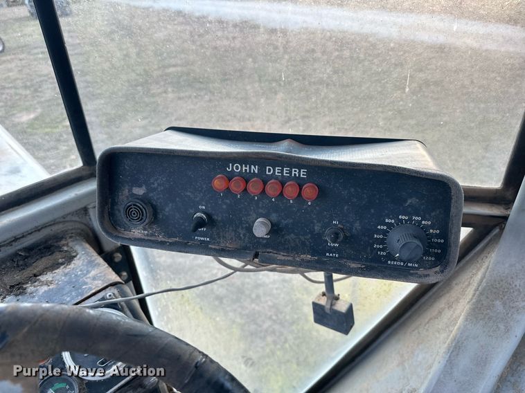 image for item EJ5220 White Field Boss 2-135 tractor