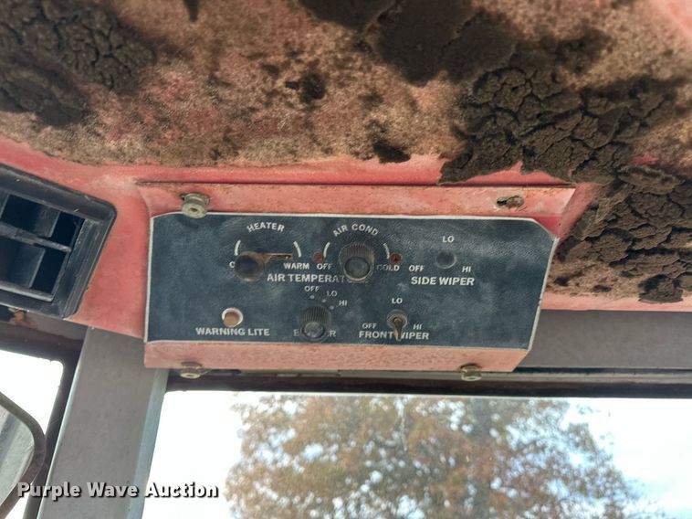 image for item EJ5220 White Field Boss 2-135 tractor