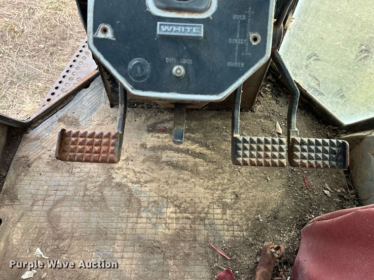 image for item EJ5220 White Field Boss 2-135 tractor