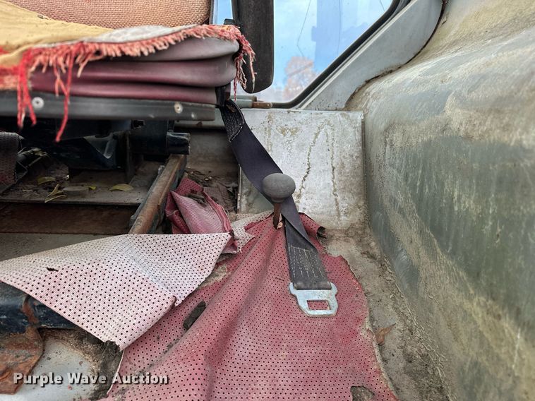 image for item EJ5220 White Field Boss 2-135 tractor