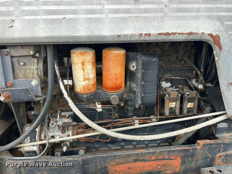 image for item EJ5220 White Field Boss 2-135 tractor