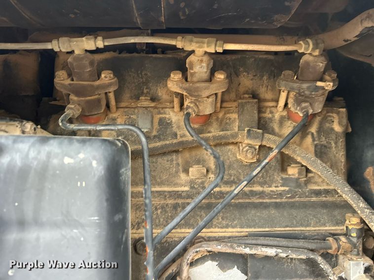 image for item EJ5220 White Field Boss 2-135 tractor