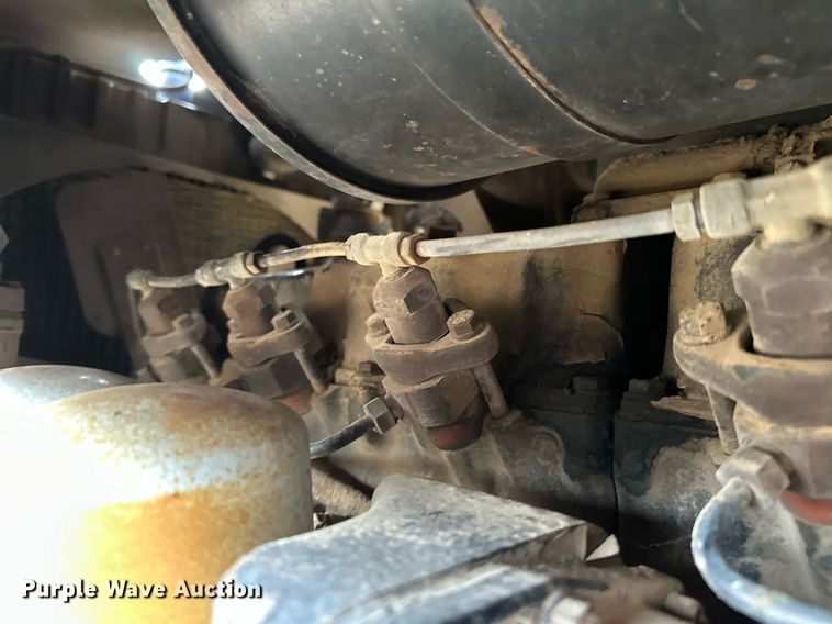 image for item EJ5220 White Field Boss 2-135 tractor