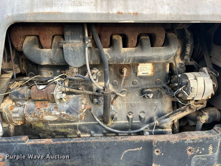 image for item EJ5220 White Field Boss 2-135 tractor