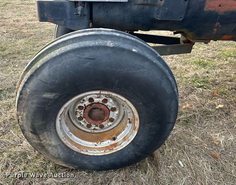 image for item EJ5220 White Field Boss 2-135 tractor