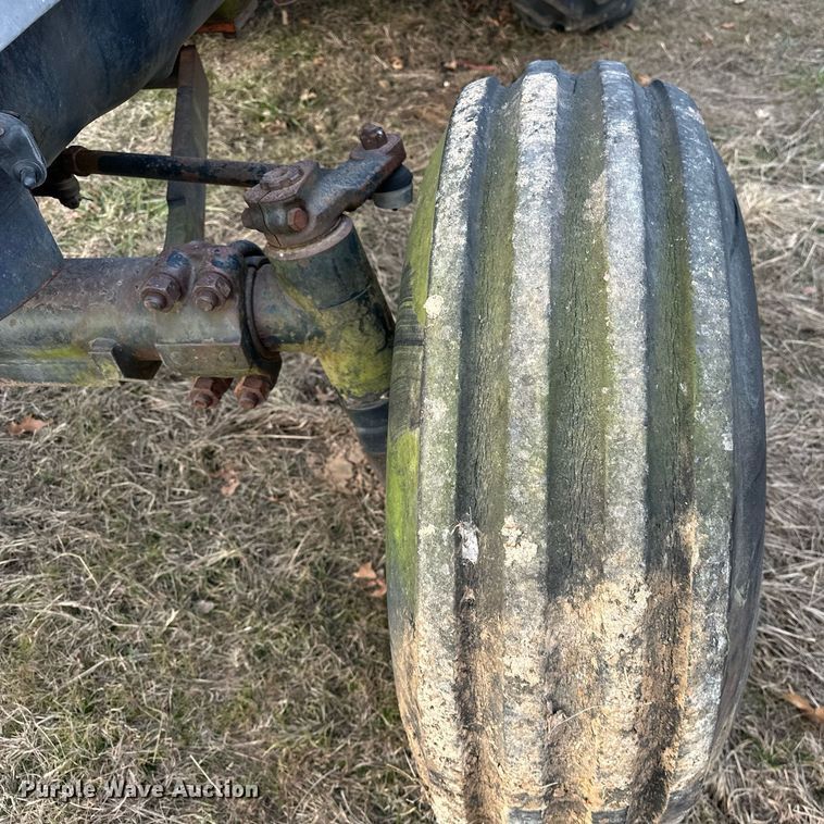 image for item EJ5220 White Field Boss 2-135 tractor