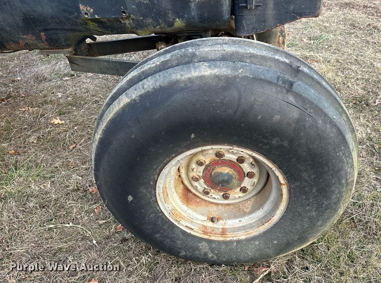 image for item EJ5220 White Field Boss 2-135 tractor